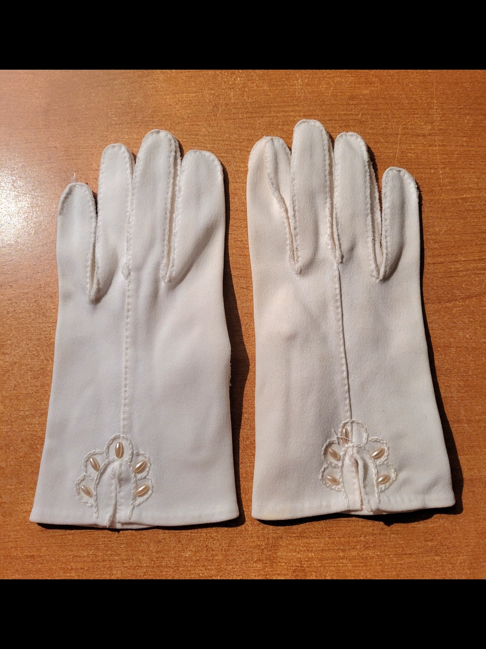 Vintage Classic White Ladies Dress Gloves with Embroidered Cuff
